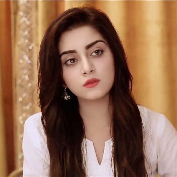Alizeh Shah Wallpapers celebzbiography.com
