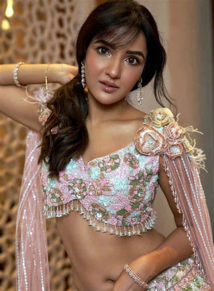 jasmin bhasin navel
