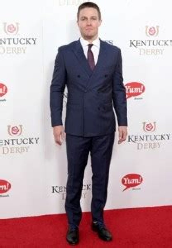 Stephen Amell Body Measurements Height Weight Shoe Biceps Abs Size Vital Stats