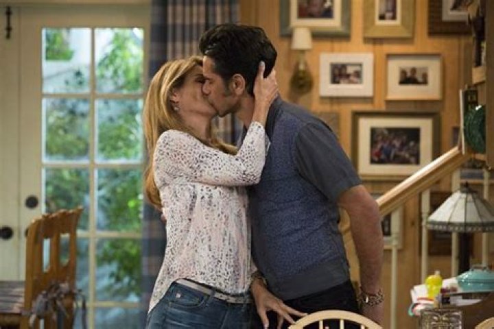 What episode do Jesse and Becky kiss? – Celebrity