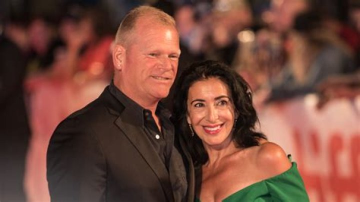 Why Does Mike Holmes Wear Earrings? – Celebrity